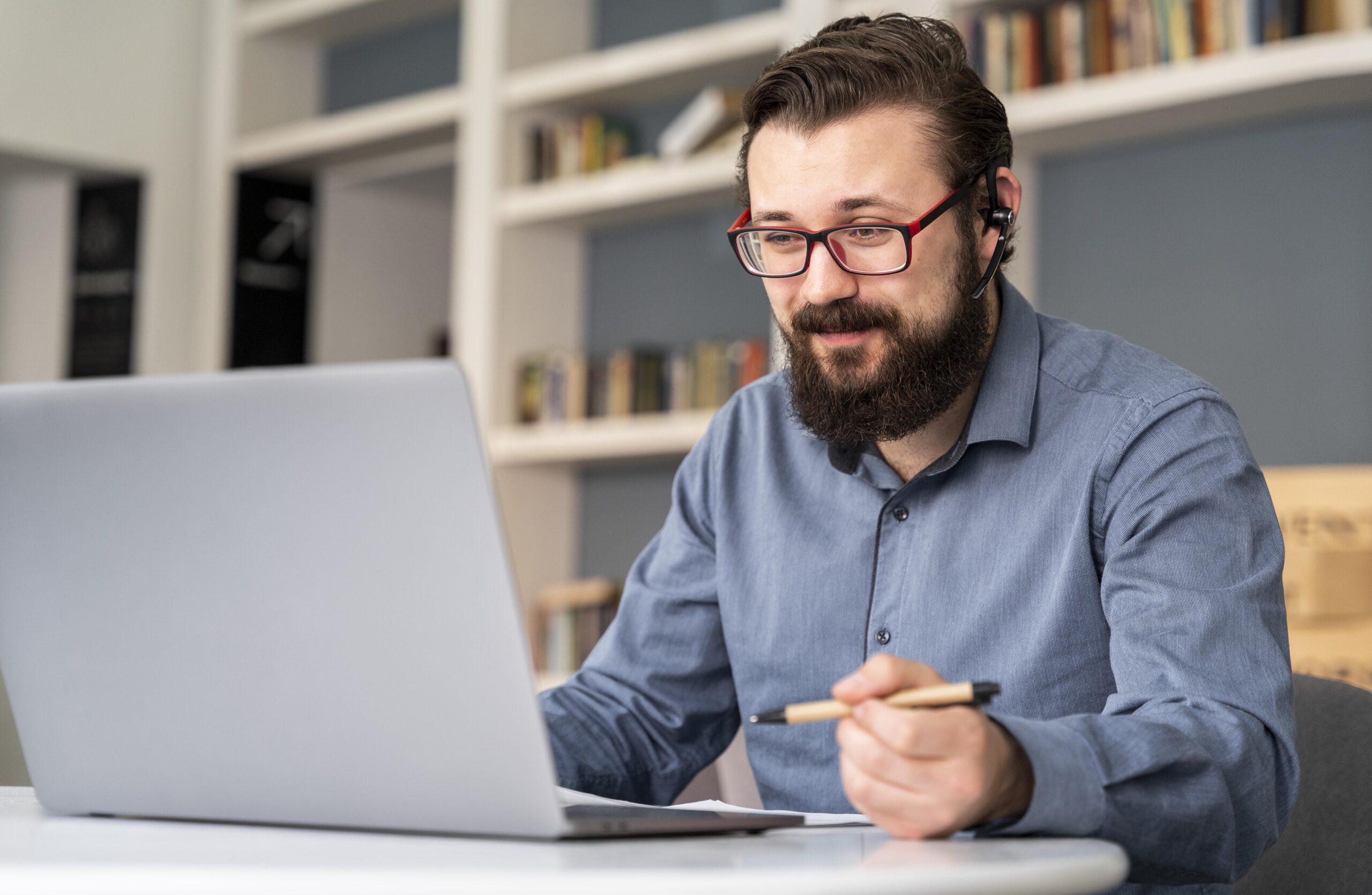 medium-shot-man-with-laptop